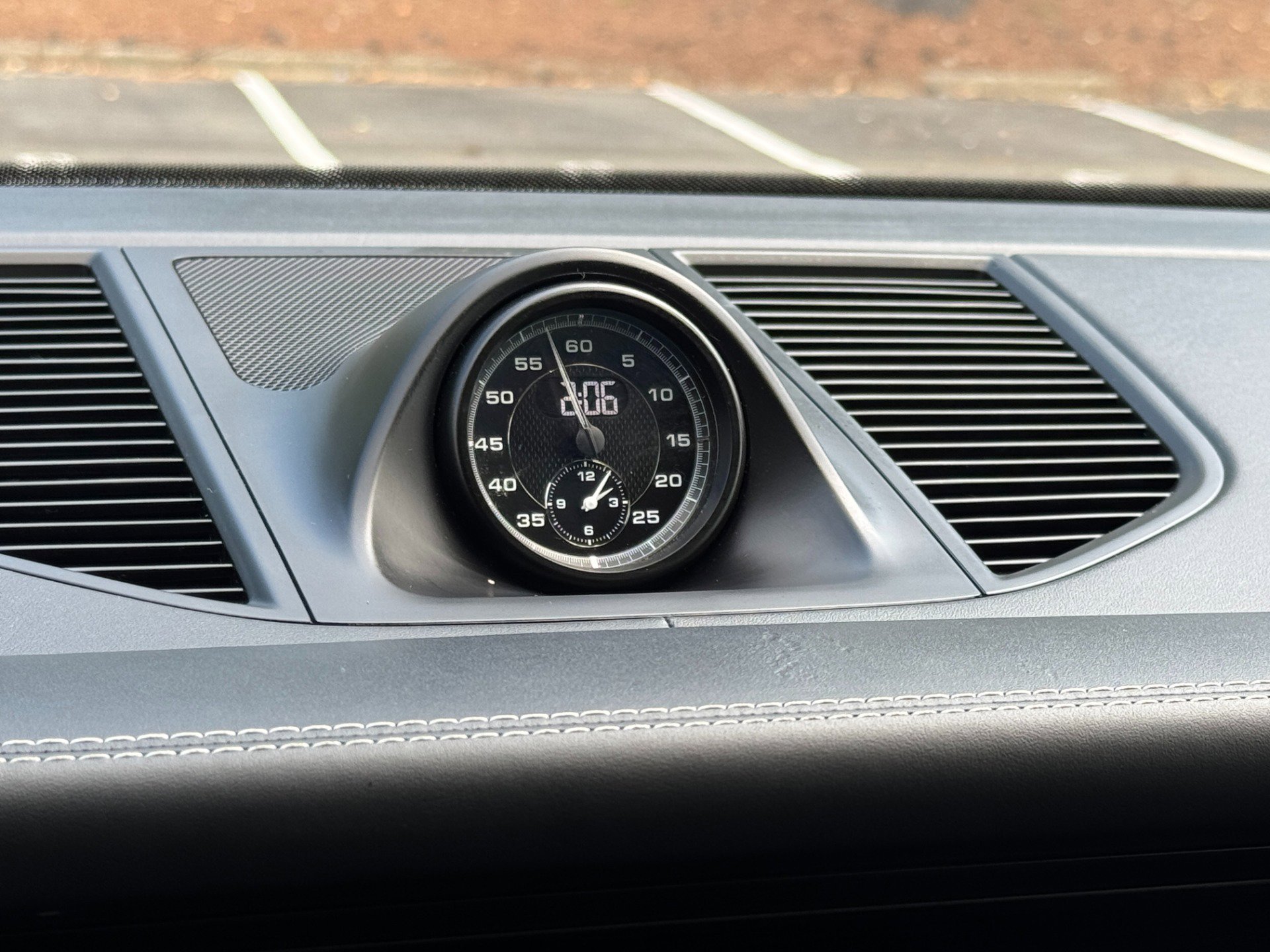 Used 2023 Porsche Macan image 36