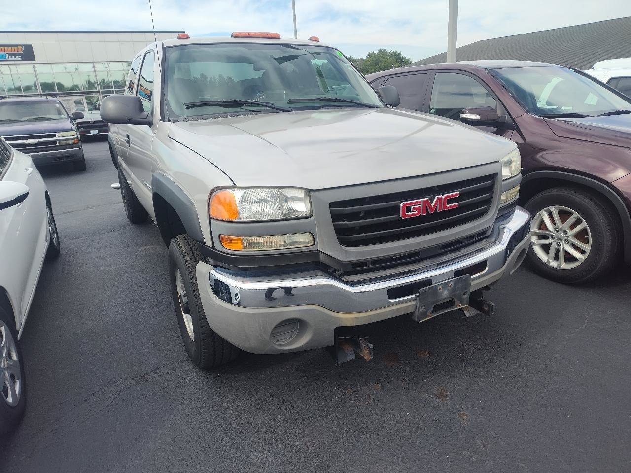 Used 2007 GMC Sierra 2500 W/T w/ Snow Plow Prep Package AWD/4WD image 1