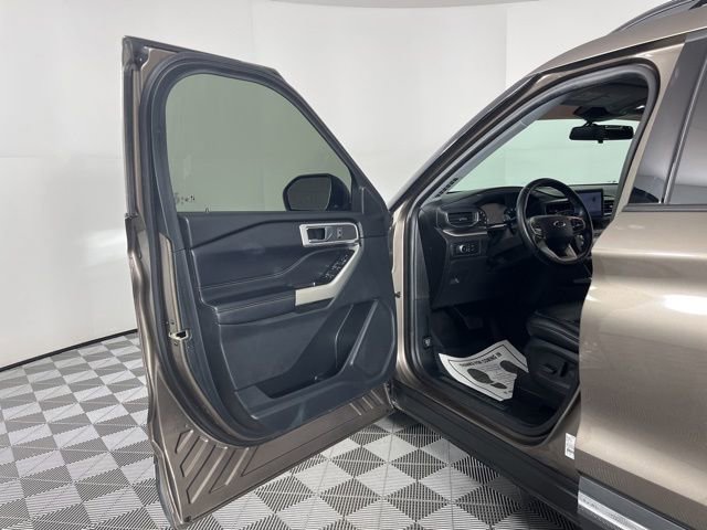 Used 2021 Ford Explorer XLT w/ Equipment Group 202A image 16