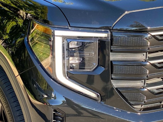 Used 2023 GMC Sierra 1500 Elevation w/ Preferred Package RWD image 4