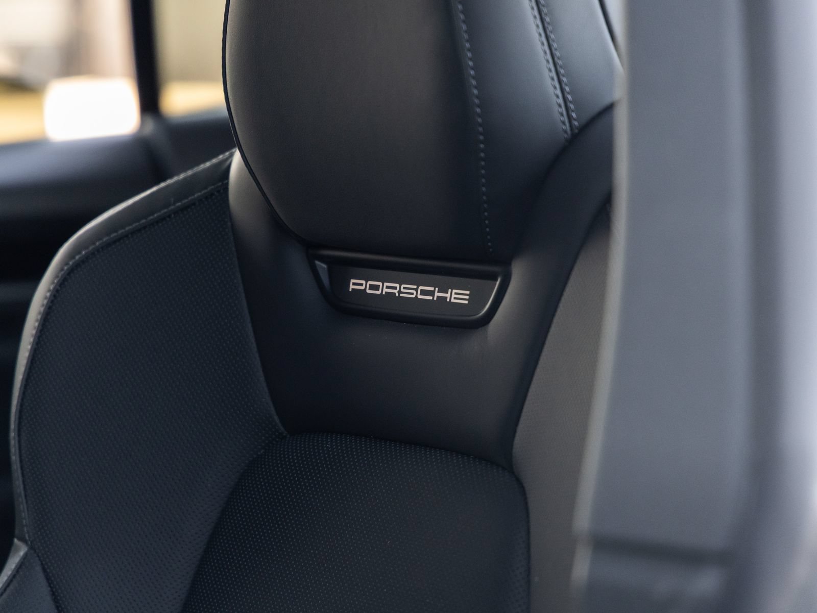 Certified 2025 Porsche Macan 4S Electric AWD/4WD image 29