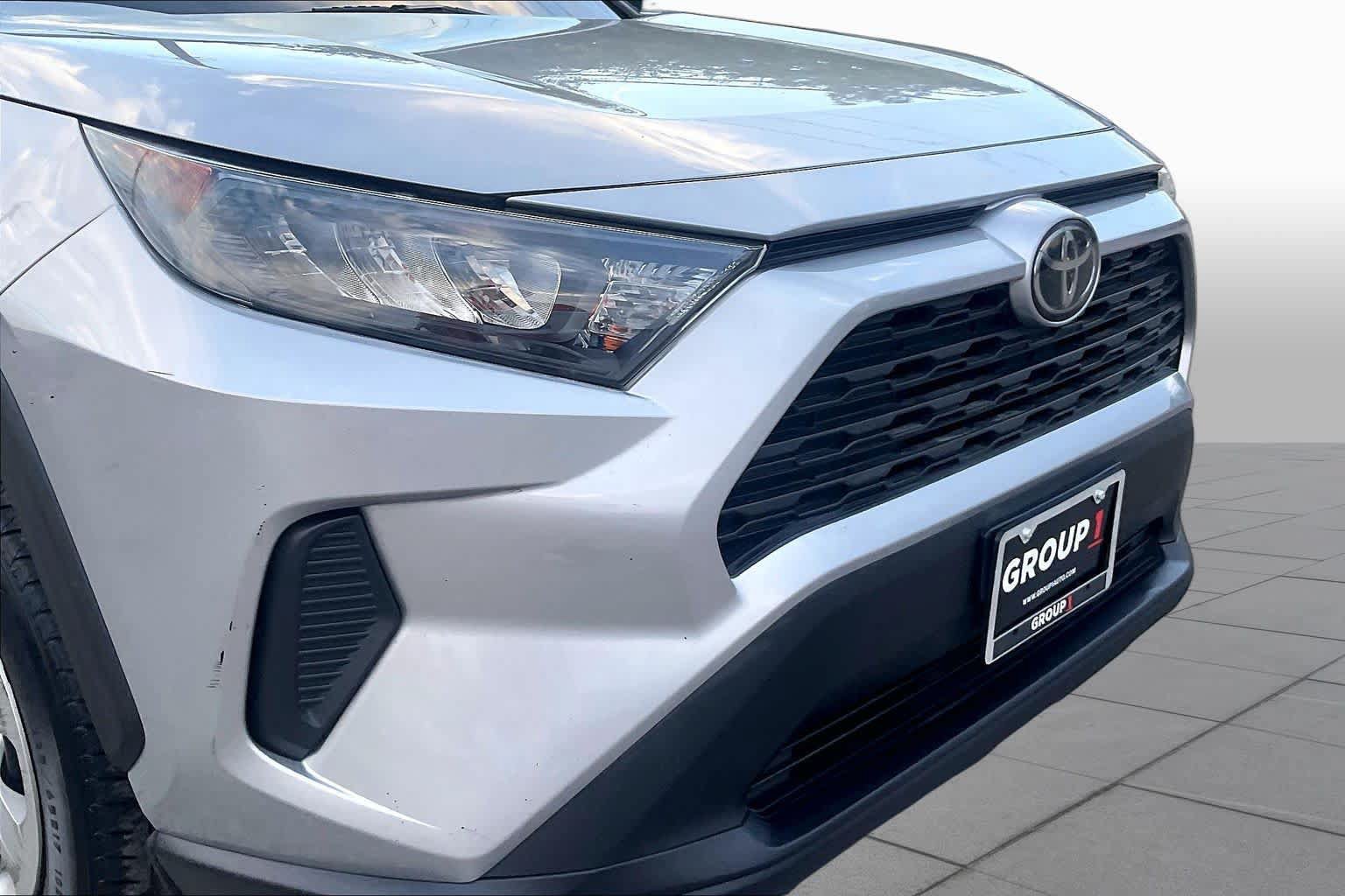 Used 2019 Toyota RAV4 LE FWD image 27
