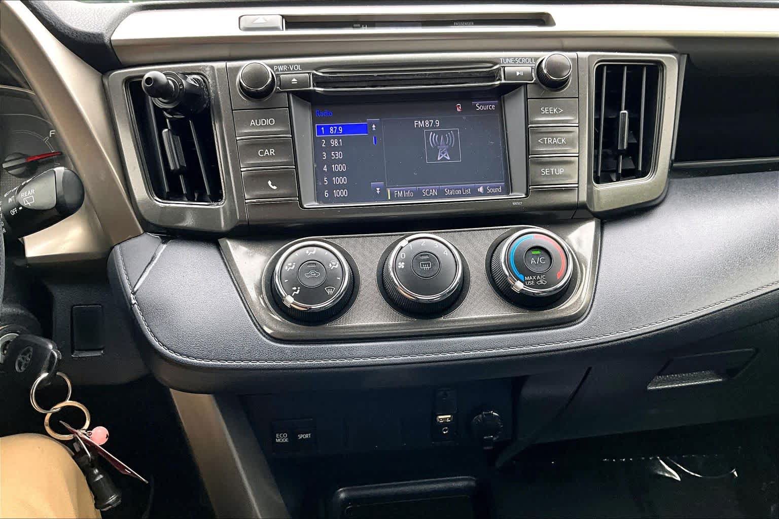Used 2015 Toyota RAV4 LE FWD image 34