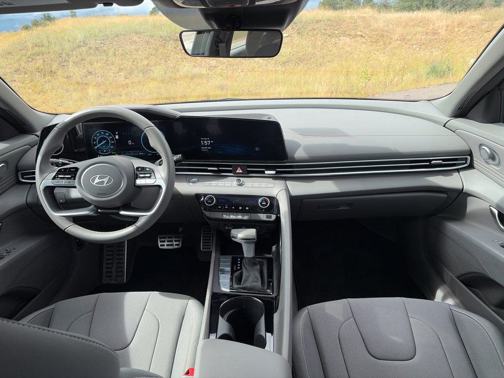 Certified 2025 Hyundai Elantra SEL FWD image 21