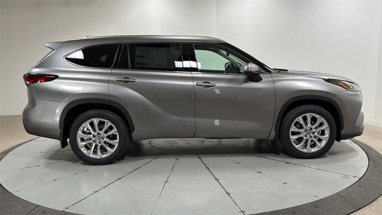 New 2026 Toyota Highlander Limited image 6