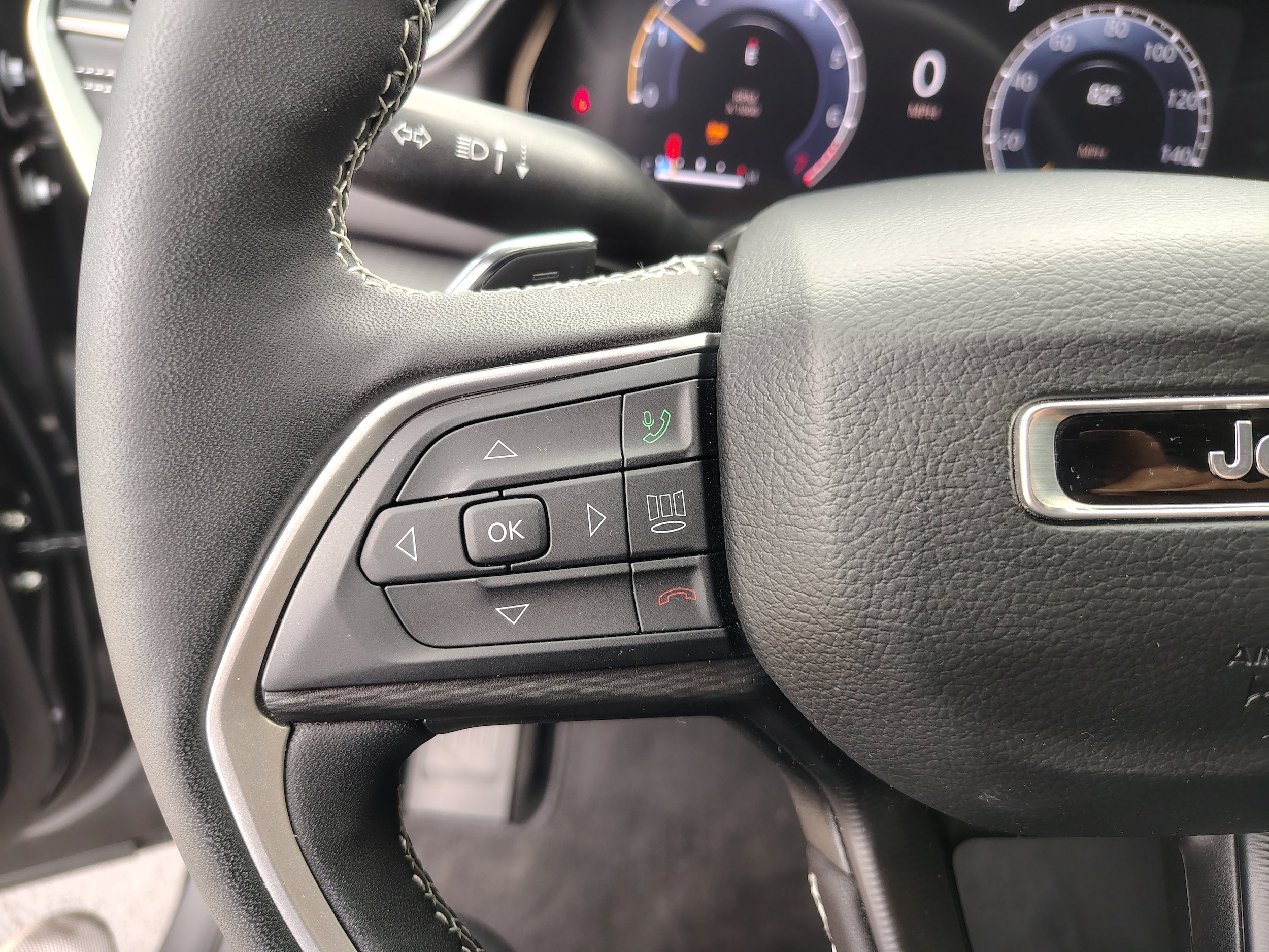 Certified 2025 Jeep Grand Cherokee Laredo X w/ Luxury Tech Group I AWD/4WD image 35
