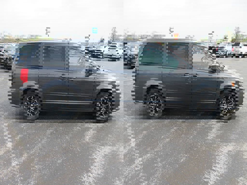 Used 2017 Dodge Grand Caravan SE image 6