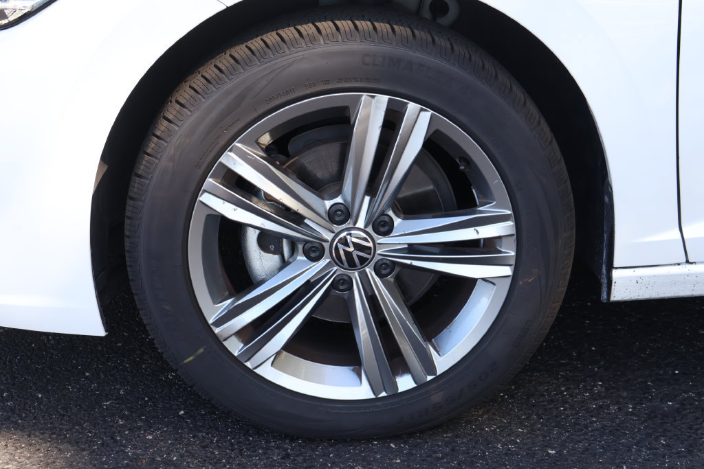 Used 2024 Volkswagen Jetta SE FWD image 12