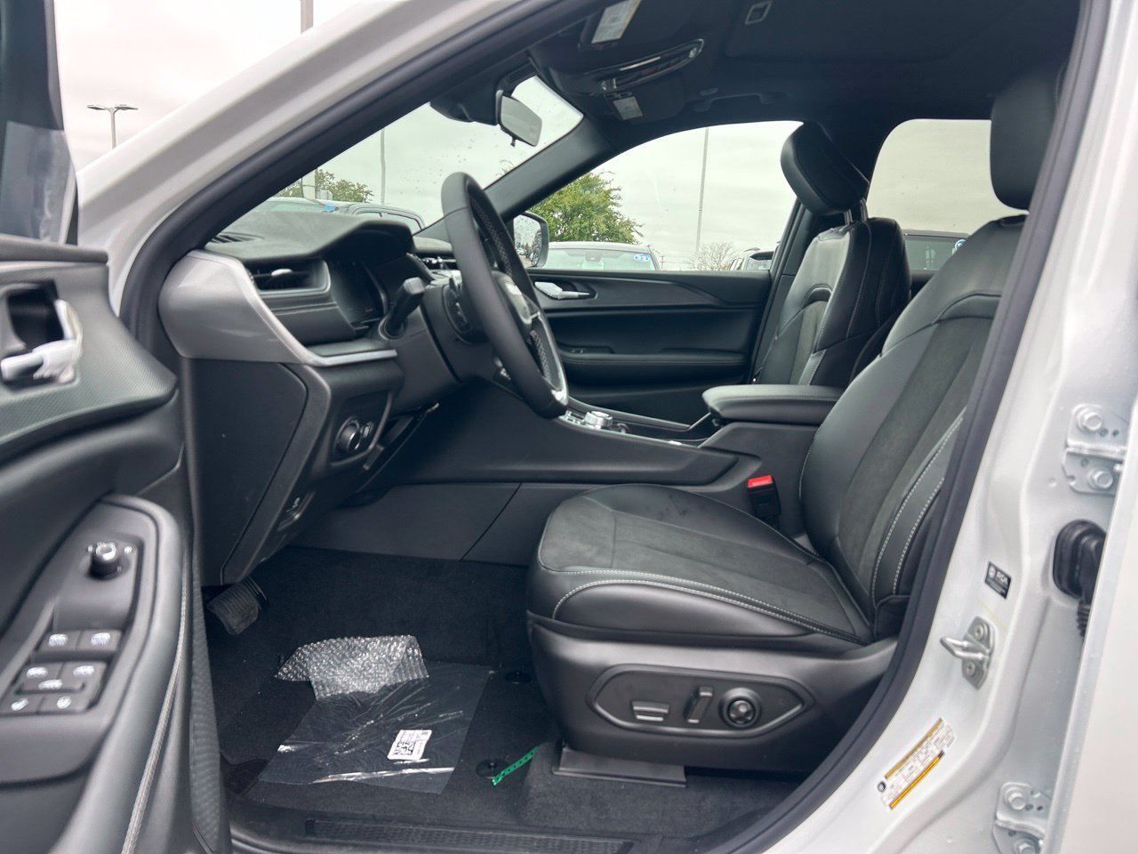 New 2027 Jeep Grand Cherokee Laredo X AWD/4WD image 10
