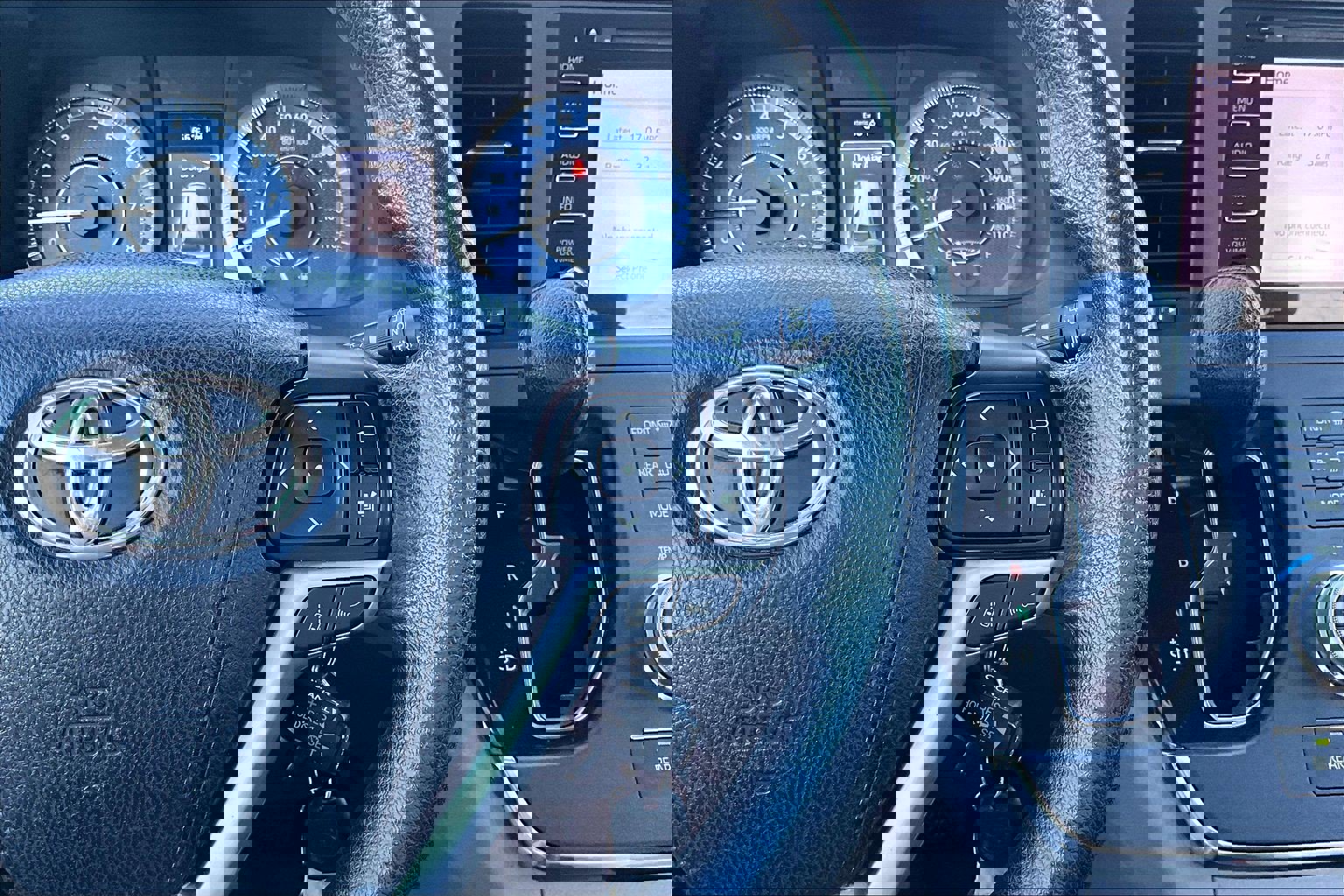 Used 2018 Toyota Sienna LE image 19