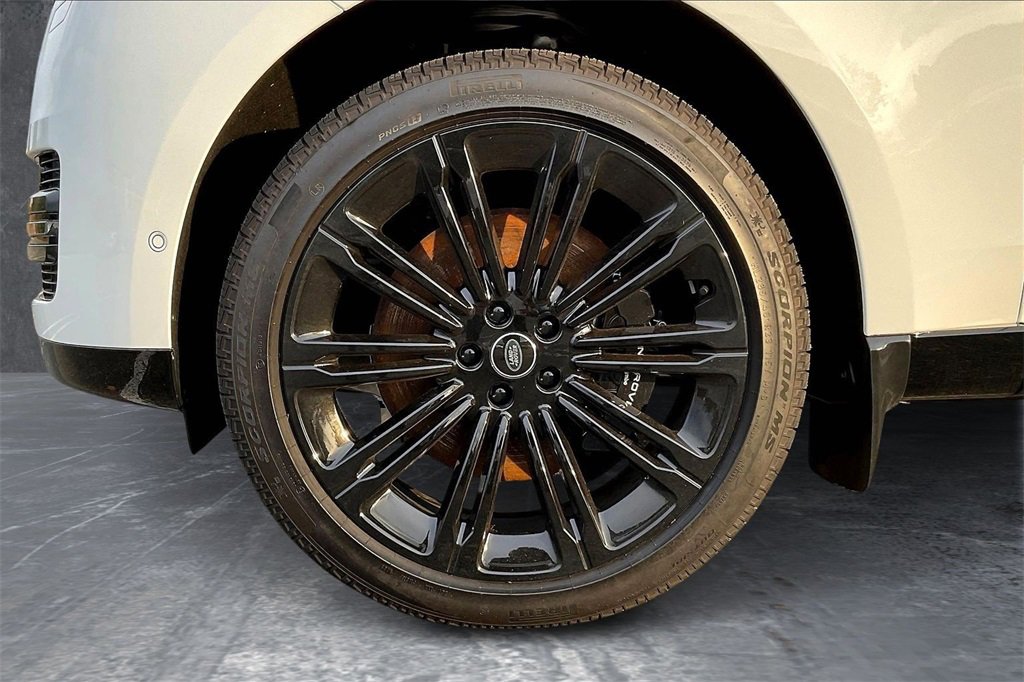 New 2025 Land Rover Range Rover SE image 12
