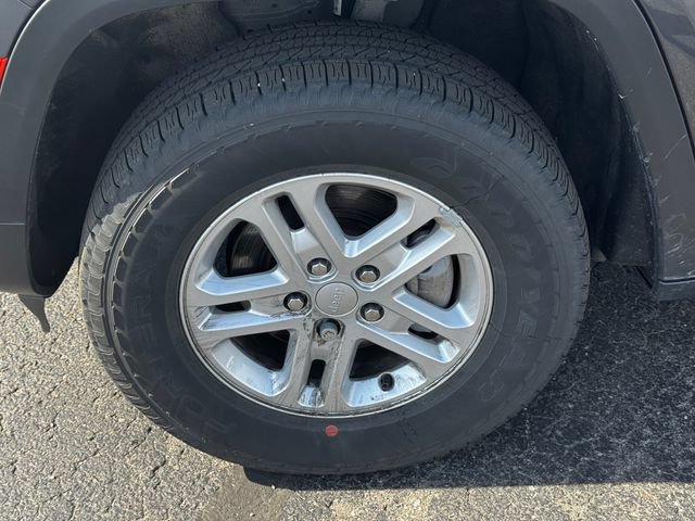 Certified 2024 Jeep Grand Cherokee Laredo w/ Luxury Tech Group I AWD/4WD image 10