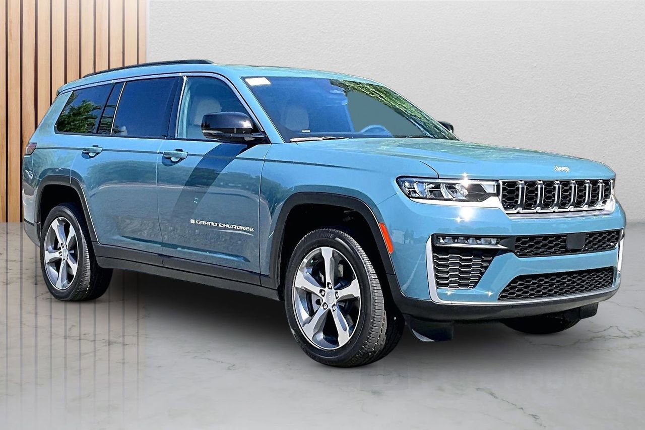 New 2026 Jeep Grand Cherokee L Limited w/ Trailer Tow Package AWD/4WD image 2