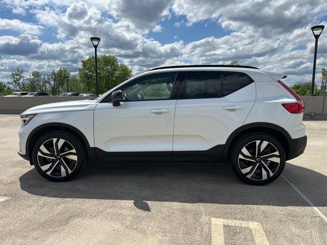 Certified 2023 Volvo XC40 B5 Ultimate w/ Protection Package Premier AWD/4WD image 3