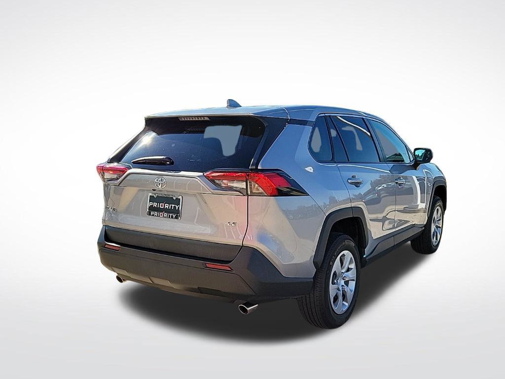 Used 2023 Toyota RAV4 LE FWD image 4