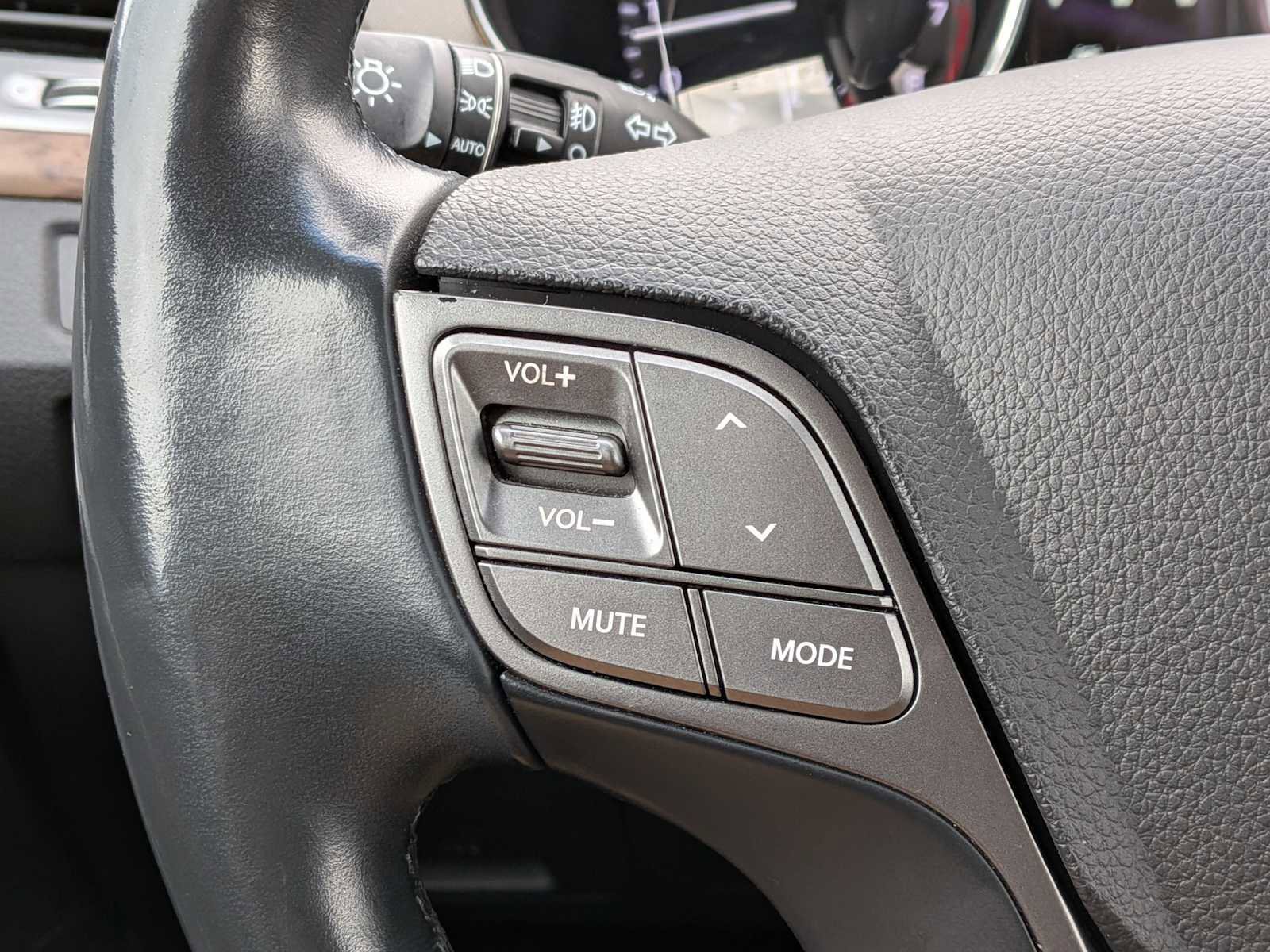 Used 2018 Hyundai Santa Fe AWD w/ SE Ultimate Tech Package 03 image 25