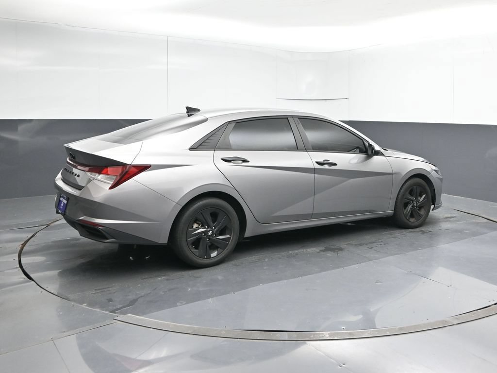 Used 2023 Hyundai Elantra SEL w/ Cargo Package FWD image 5