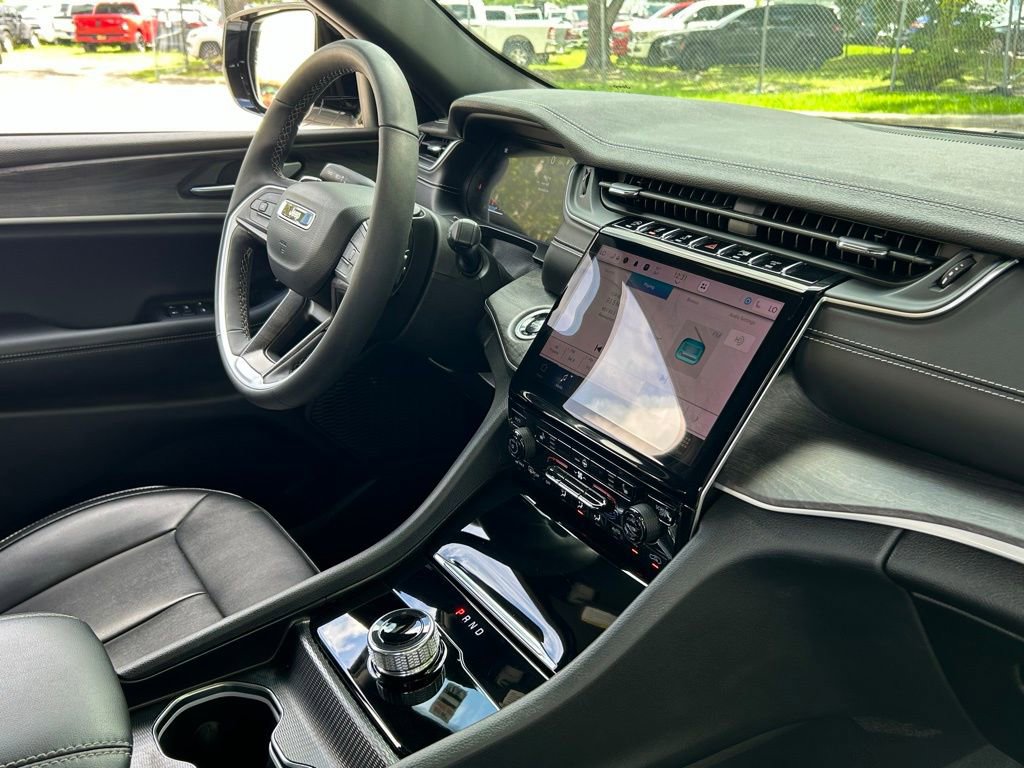 Certified 2024 Jeep Grand Cherokee Limited w/ Black Appearance Package image 34