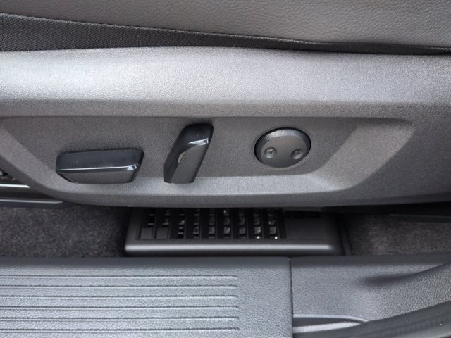 Used 2025 Nissan Rogue SL FWD image 21