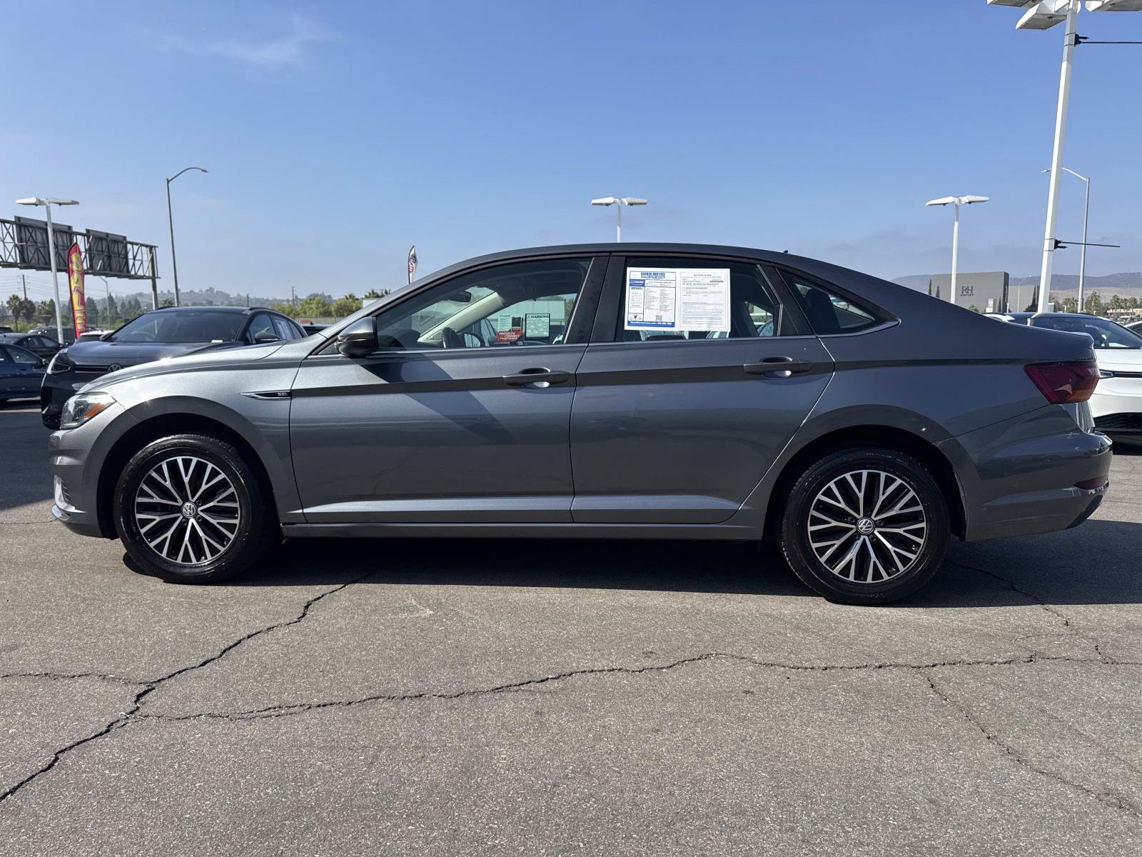 Used 2019 Volkswagen Jetta SEL w/ Cold Weather Package FWD image 2