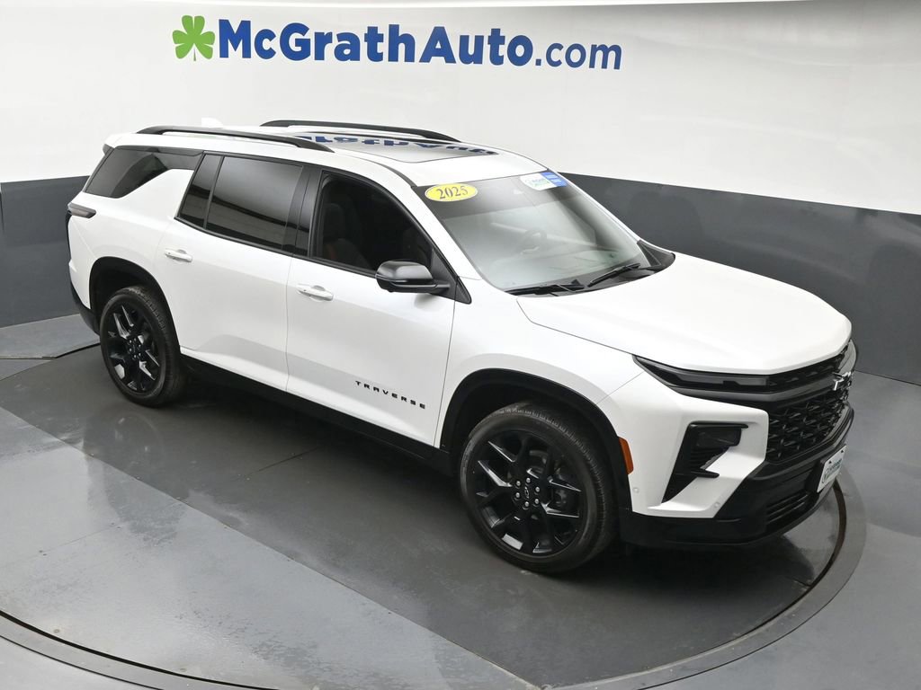 Used 2025 Chevrolet Traverse RS AWD/4WD image 3