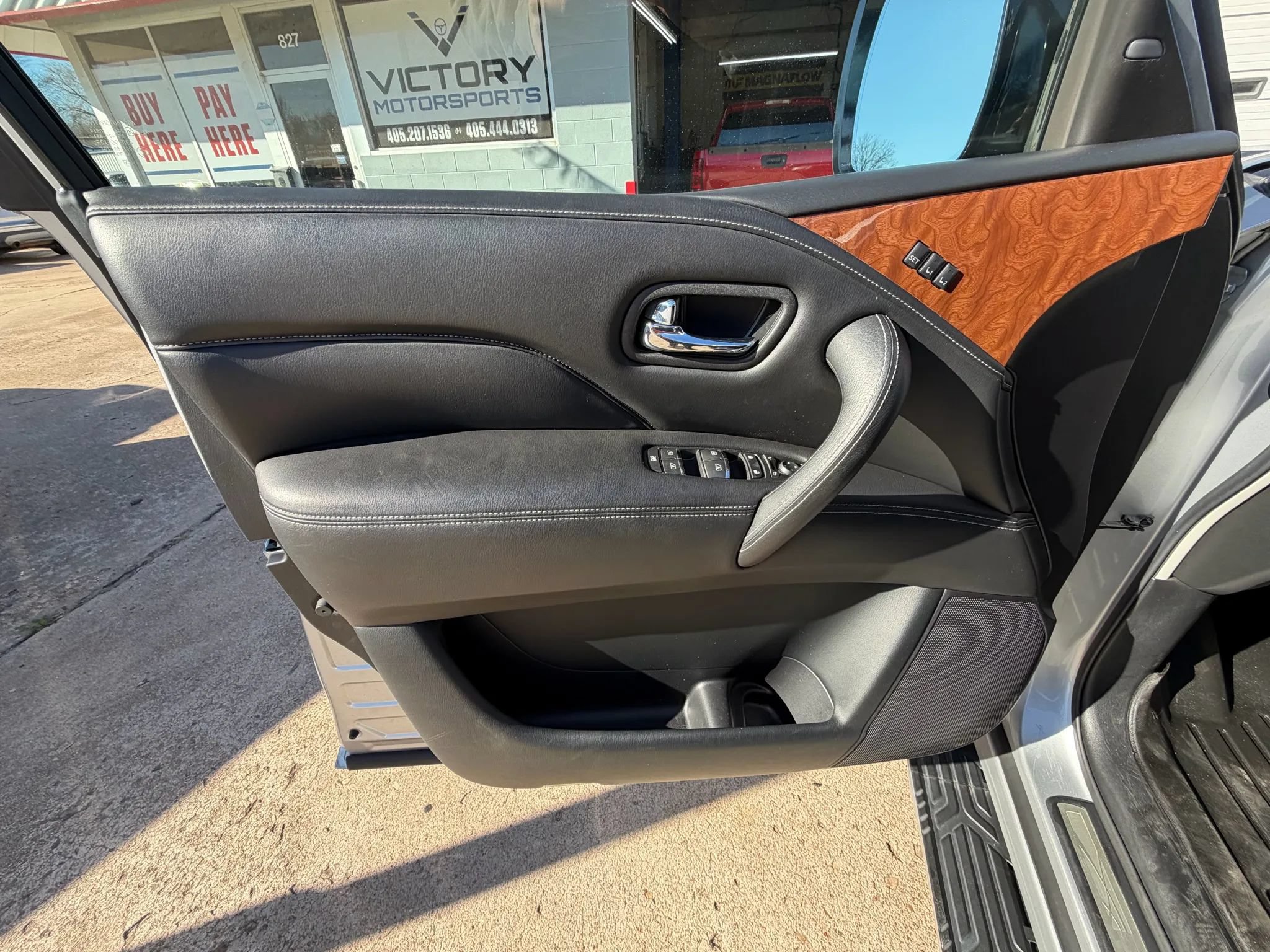 Used 2018 INFINITI QX80 4WD w/ Driver Assistance Package image 14