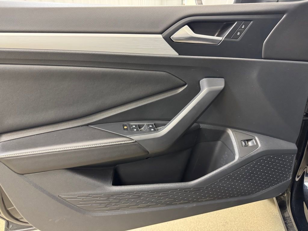 Used 2025 Volkswagen Jetta S image 8