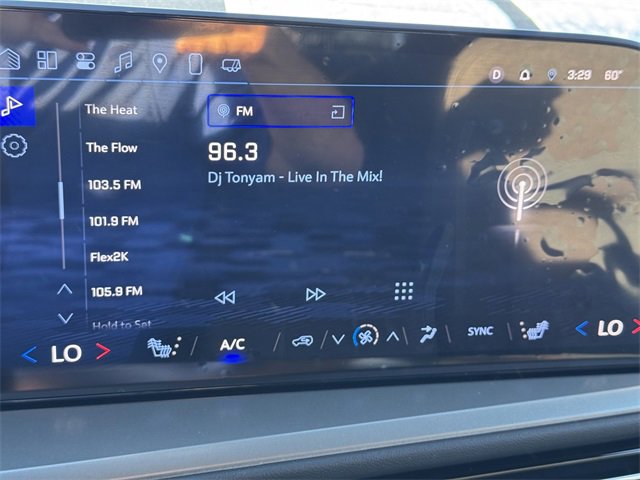 Used 2025 Chevrolet Traverse LT image 13