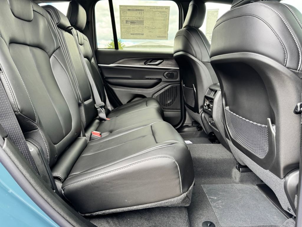 New 2026 Jeep Grand Cherokee Limited AWD/4WD image 12