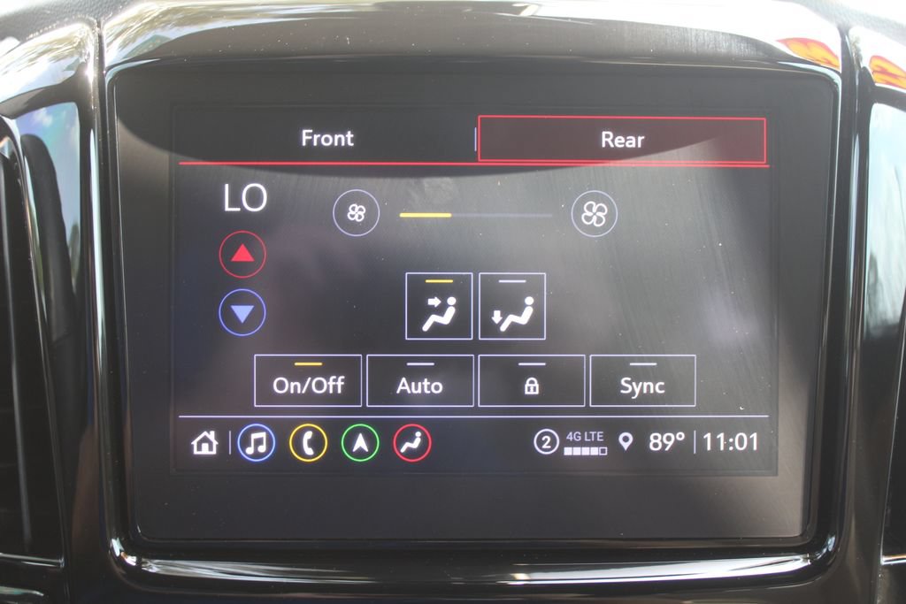 Used 2023 Chevrolet Traverse Premier FWD image 55