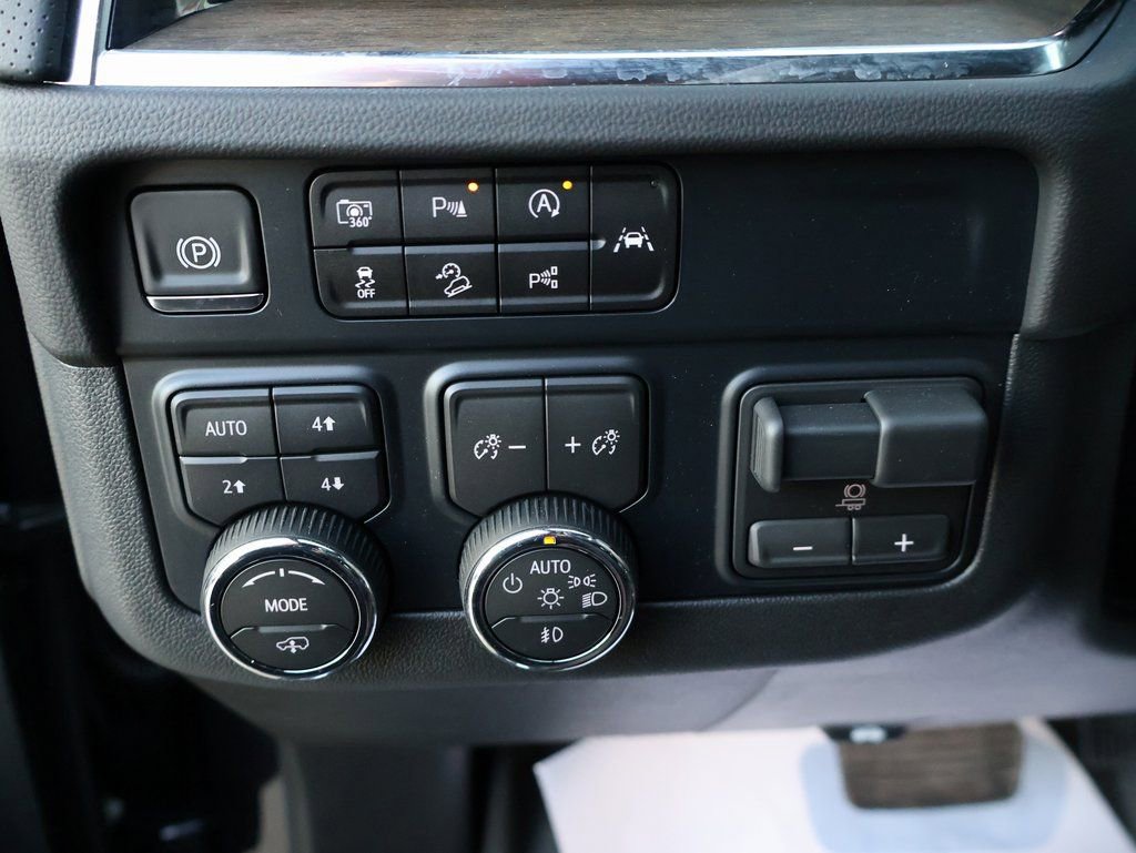 New 2025 Chevrolet Suburban High Country image 12