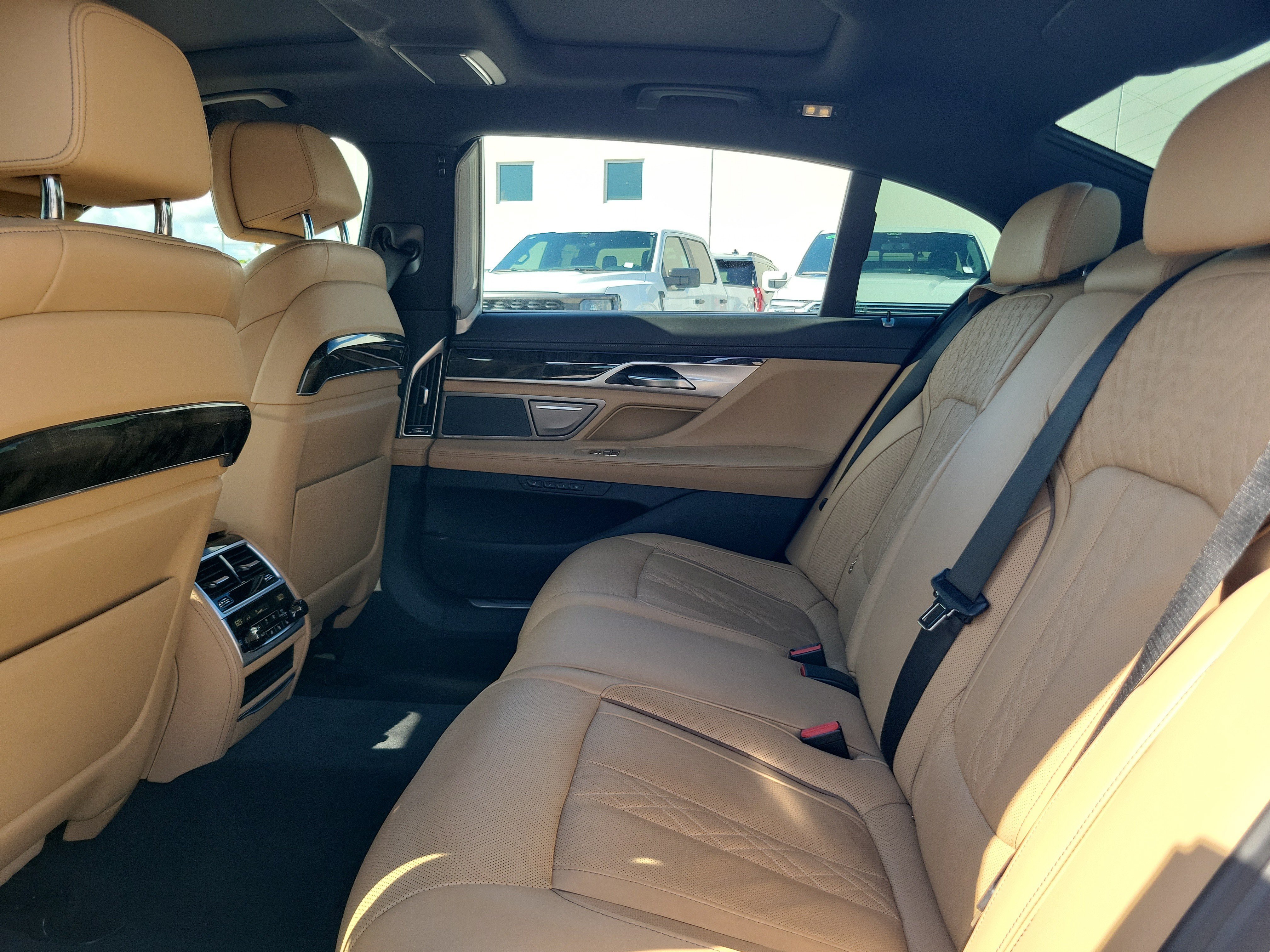 Used 2021 BMW 750i xDrive w/ Luxury Rear Seating Package AWD/4WD image 15