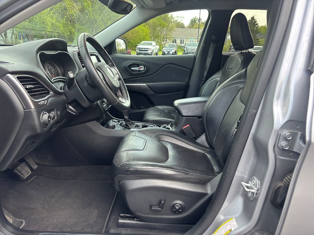 Used 2019 Jeep Cherokee Limited AWD/4WD image 11