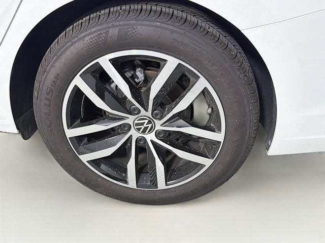 Used 2025 Volkswagen Jetta SE w/ Sunroof Package image 31