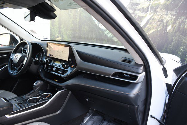 Certified 2023 Toyota Highlander Bronze Edition image 25