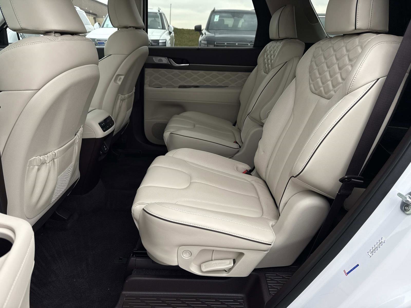Used 2020 Hyundai Palisade Limited w/ Winter Weather Package AWD/4WD image 23