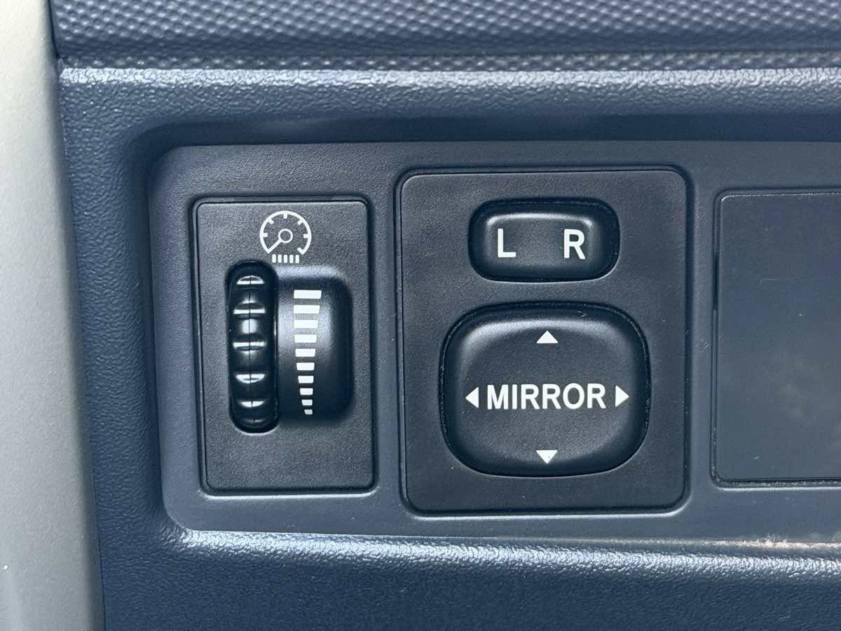Used 2004 Scion xA FWD image 19