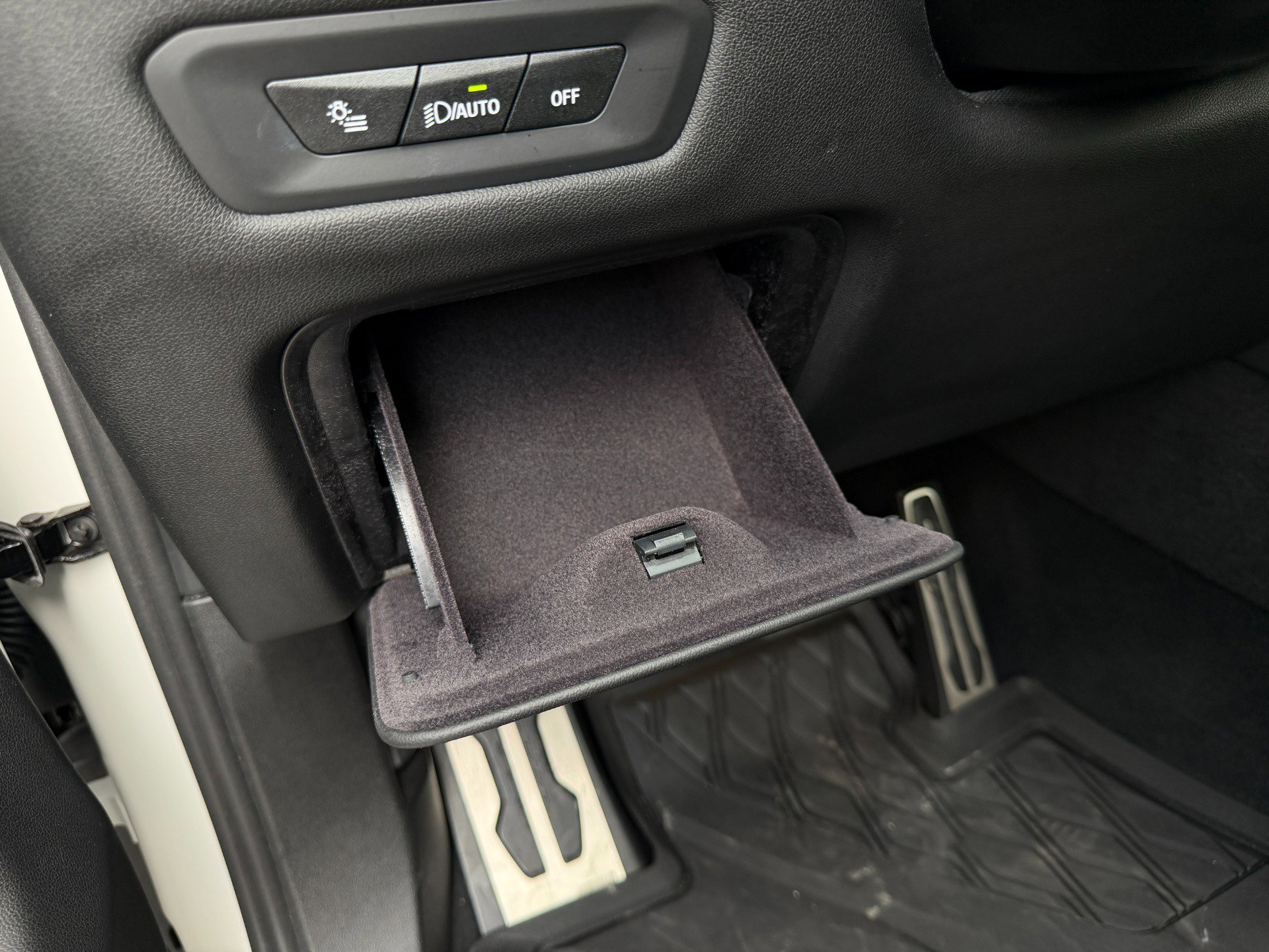 Used 2024 BMW X5 xDrive40i w/ M Sport Package image 41