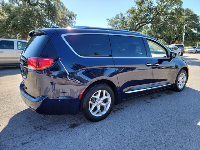 Used 2018 Chrysler Pacifica Touring-L Plus w/ Advanced Safetytec Group FWD image 5