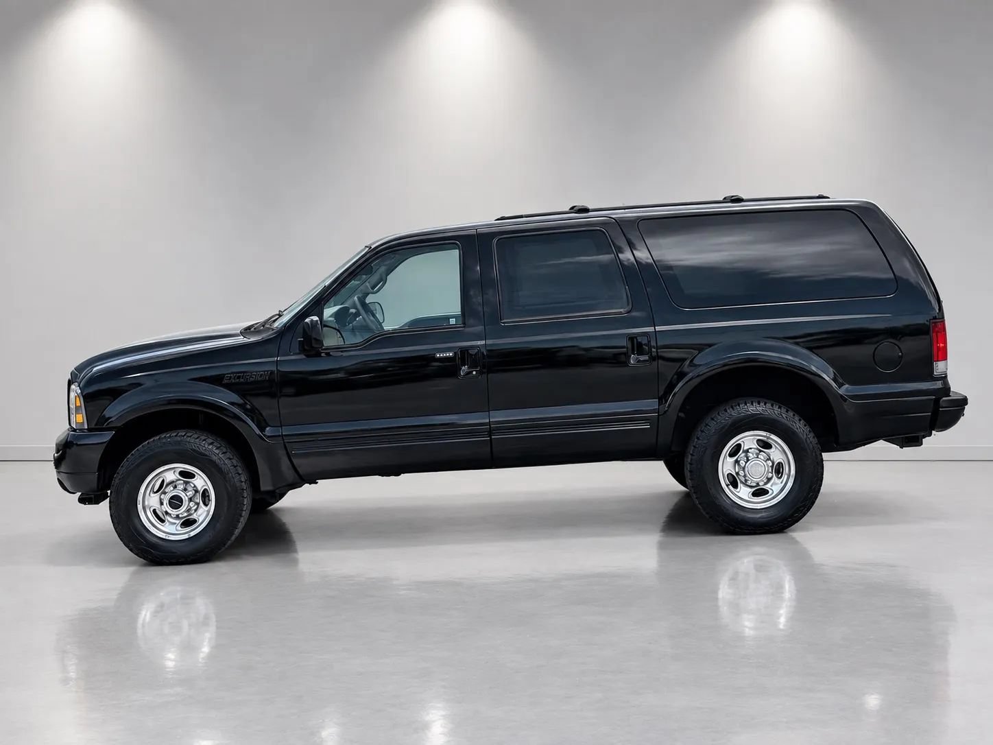 Used 2002 Ford Excursion Limited AWD/4WD image 2
