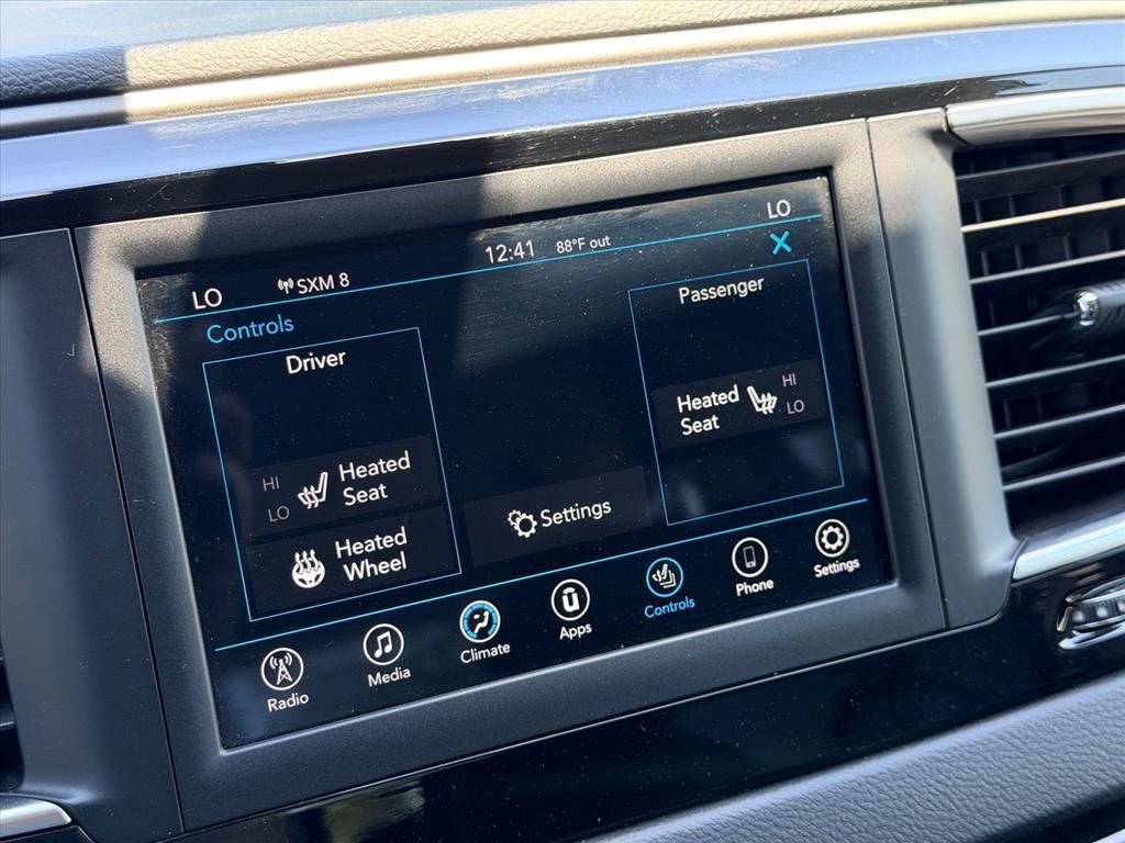 Used 2020 Chrysler Pacifica Touring-L image 20