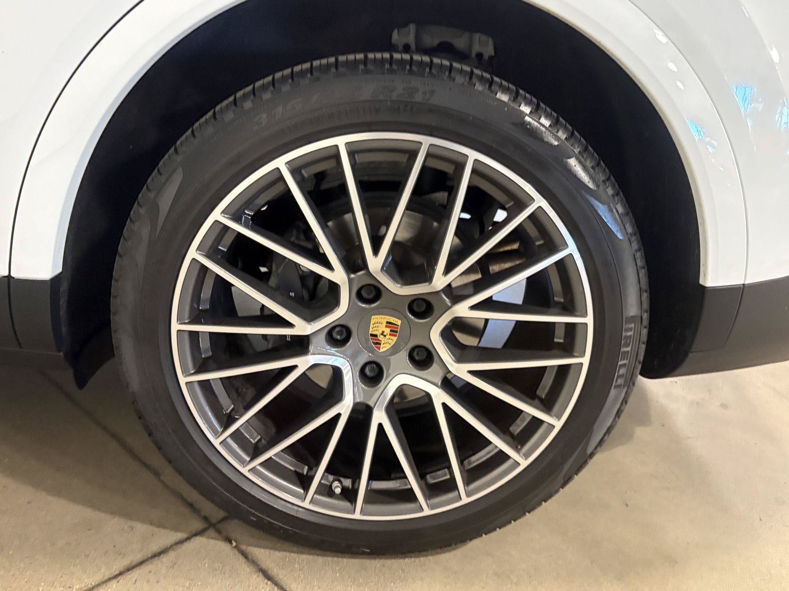 Used 2022 Porsche Cayenne AWD/4WD image 55