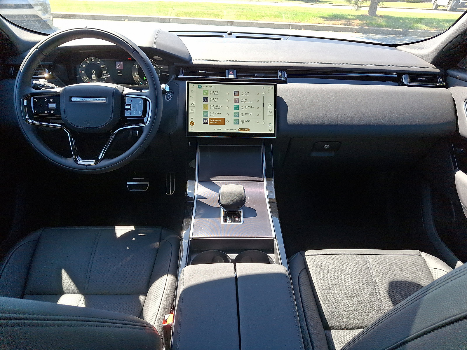 Certified 2026 Land Rover Range Rover Velar Dynamic SE image 13