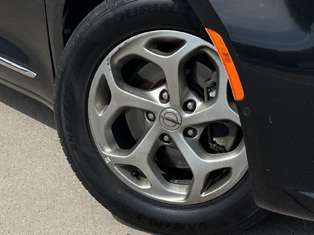 Used 2022 Chrysler Pacifica Limited FWD image 9