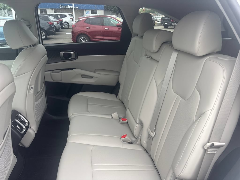 Used 2022 Kia Sorento S FWD image 31