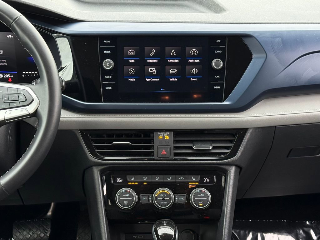 Used 2024 Volkswagen Taos SE image 17