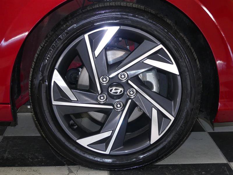 Used 2025 Hyundai Elantra SEL image 32