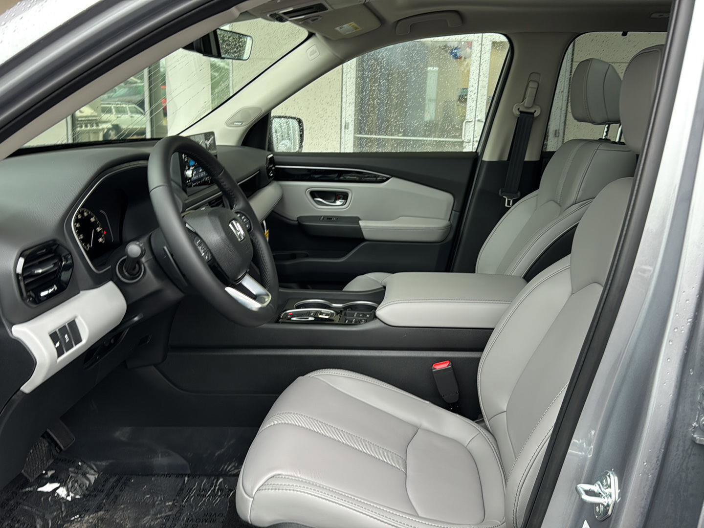 New 2025 Honda Pilot Touring image 8