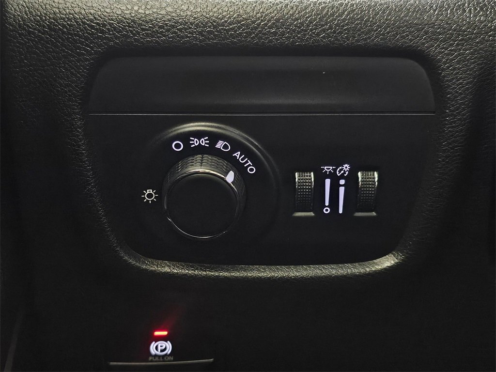 Used 2022 Jeep Grand Cherokee L Laredo image 38