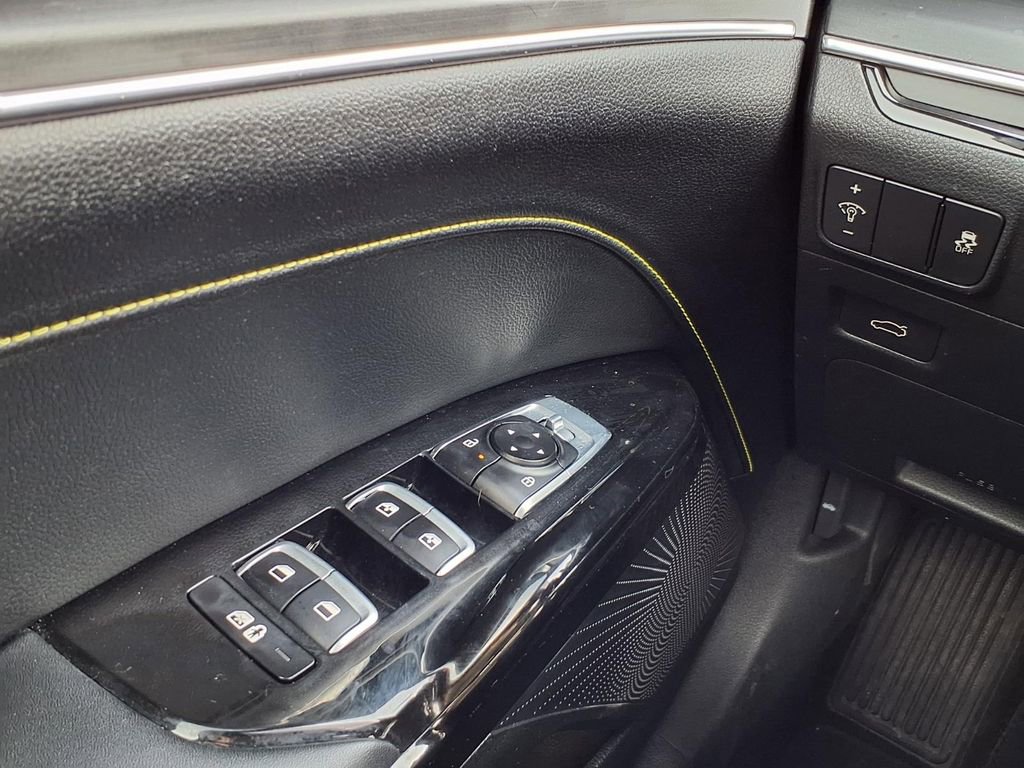 Used 2025 Kia K5 GT image 17